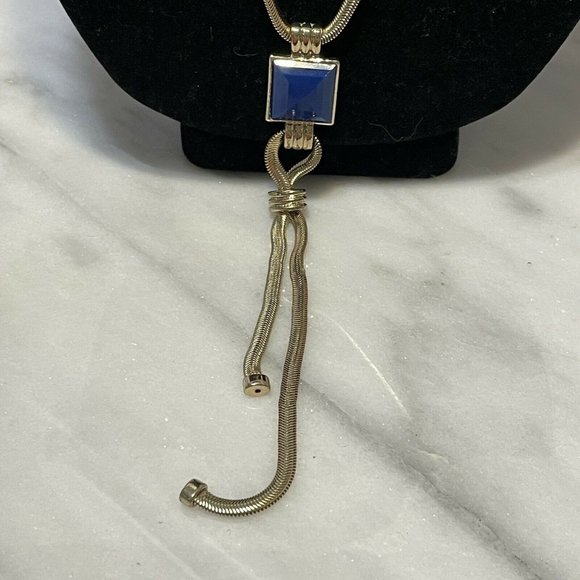 AVON SAQ MAJESTIC BEAUTY LONG GOLD TONE Flat CHAIN - Picture 2 of 10